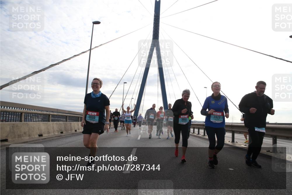 03.10.2024 - Köhlbrandbrückenlauf Jannik Wohlers http://msf.ph/oto/7287344 03.10.2024 09:33:27 Position 1 3693, 2820, 2823 meine-sportfotos.de