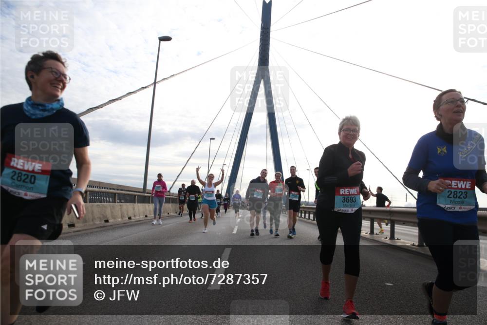 03.10.2024 - Köhlbrandbrückenlauf Jannik Wohlers http://msf.ph/oto/7287357 03.10.2024 09:33:27 Position 1 2820, 2170, 3693, 2823 meine-sportfotos.de