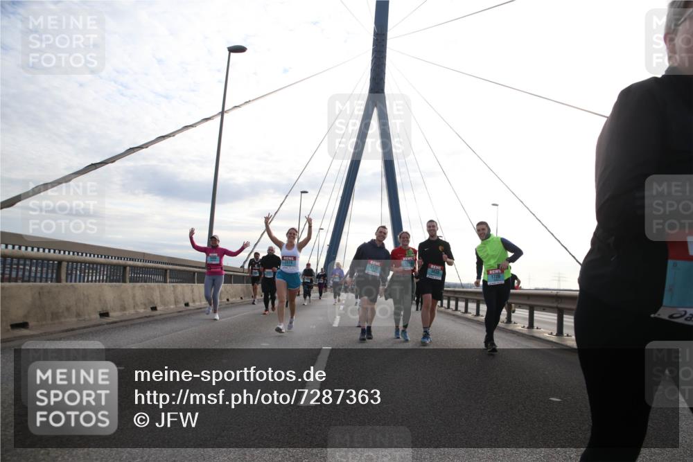 03.10.2024 - Köhlbrandbrückenlauf Jannik Wohlers http://msf.ph/oto/7287363 03.10.2024 09:33:28 Position 1 2170, 2874, 1726, 1815, 3633 meine-sportfotos.de