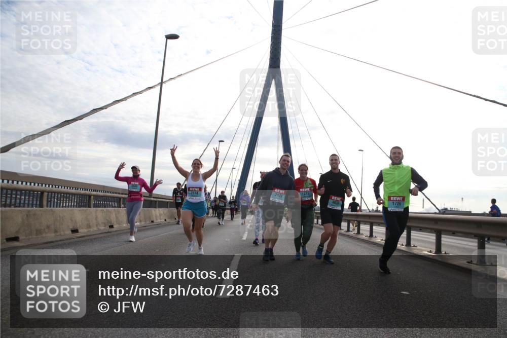 03.10.2024 - Köhlbrandbrückenlauf Jannik Wohlers http://msf.ph/oto/7287463 03.10.2024 09:33:29 Position 1 1815, 2170, 3633, 2874, 1726 meine-sportfotos.de
