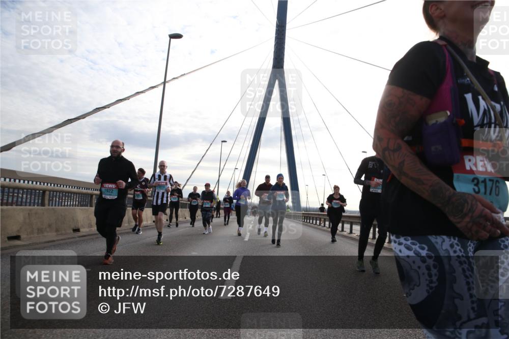 03.10.2024 - Köhlbrandbrückenlauf Jannik Wohlers http://msf.ph/oto/7287649 03.10.2024 09:33:31 Position 1 1922, 3176 meine-sportfotos.de