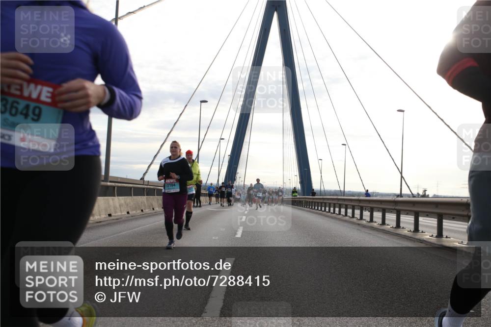 03.10.2024 - Köhlbrandbrückenlauf Jannik Wohlers http://msf.ph/oto/7288415 03.10.2024 09:33:35 Position 1 3649, 3104 meine-sportfotos.de