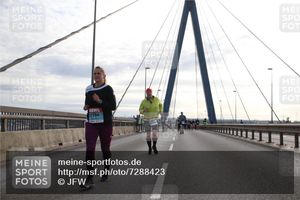 03.10.2024 - Köhlbrandbrückenlauf Jannik Wohlers http://msf.ph/oto/7288423 03.10.2024 09:33:37 Position 1 3104, 2977 meine-sportfotos.de