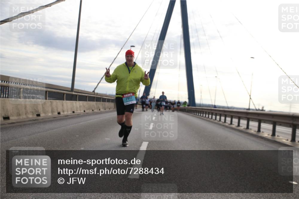 03.10.2024 - Köhlbrandbrückenlauf Jannik Wohlers http://msf.ph/oto/7288434 03.10.2024 09:33:38 Position 1 2977 meine-sportfotos.de
