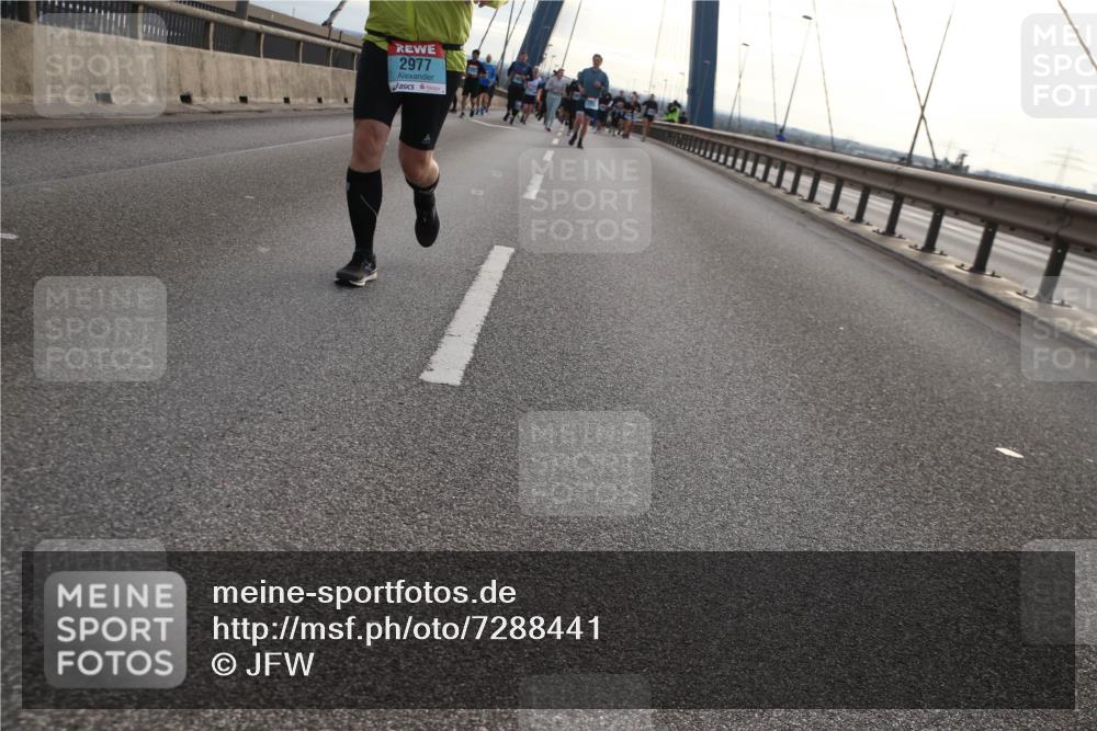 03.10.2024 - Köhlbrandbrückenlauf Jannik Wohlers http://msf.ph/oto/7288441 03.10.2024 09:33:38 Position 1 2977 meine-sportfotos.de