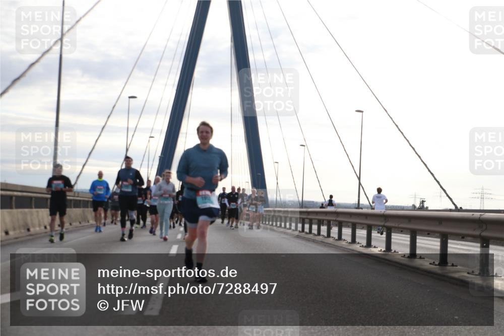 03.10.2024 - Köhlbrandbrückenlauf Jannik Wohlers http://msf.ph/oto/7288497 03.10.2024 09:33:47 Position 1  meine-sportfotos.de