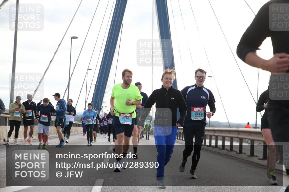 03.10.2024 - Köhlbrandbrückenlauf Jannik Wohlers http://msf.ph/oto/7289390 03.10.2024 09:33:57 Position 1 3035, 3705, 3411, 3074, 3325 meine-sportfotos.de