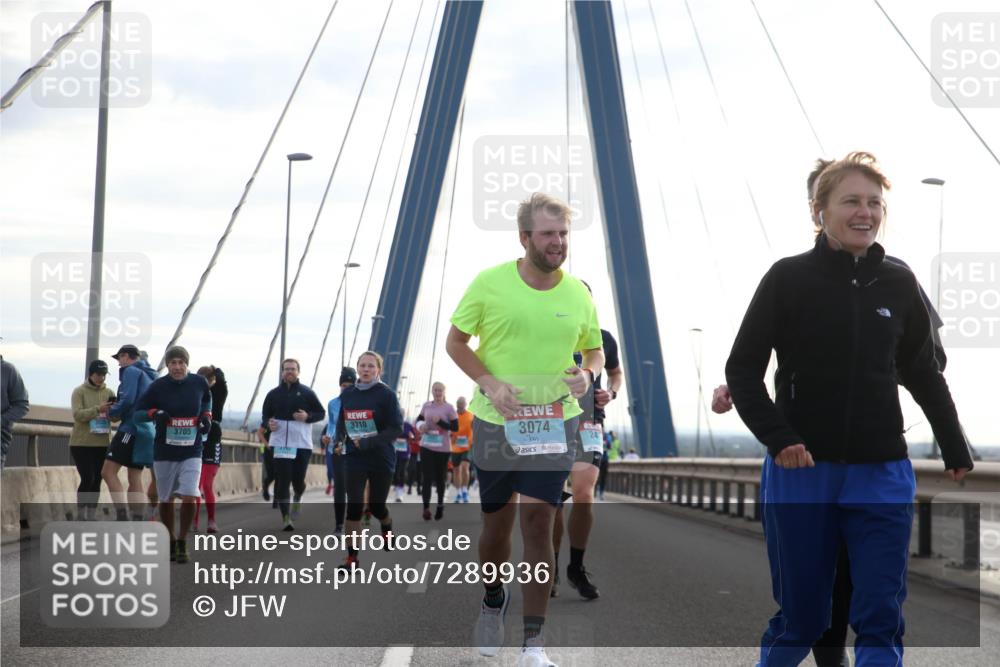 03.10.2024 - Köhlbrandbrückenlauf Jannik Wohlers http://msf.ph/oto/7289936 03.10.2024 09:33:59 Position 1 3705, 3710, 3074, 24 meine-sportfotos.de