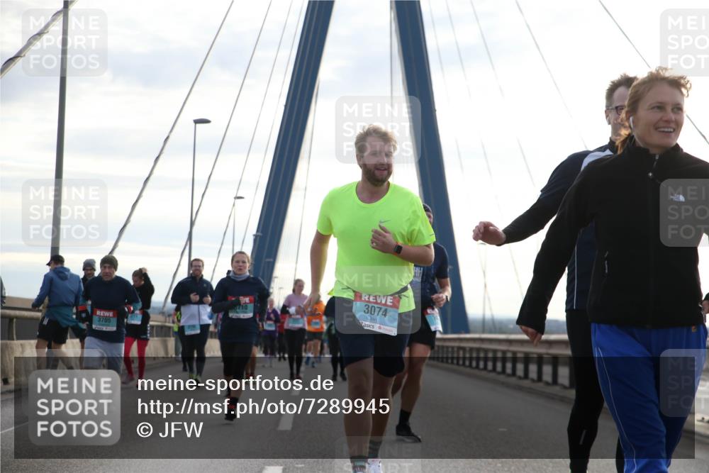 03.10.2024 - Köhlbrandbrückenlauf Jannik Wohlers http://msf.ph/oto/7289945 03.10.2024 09:33:59 Position 1 3705, 710, 3074 meine-sportfotos.de