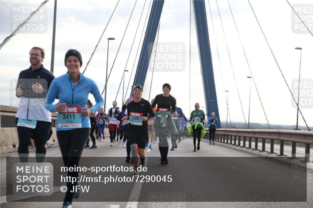 03.10.2024 - Köhlbrandbrückenlauf Jannik Wohlers http://msf.ph/oto/7290045 03.10.2024 09:34:04 Position 1 3411, 2909 meine-sportfotos.de