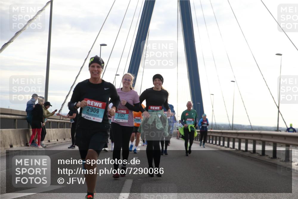03.10.2024 - Köhlbrandbrückenlauf Jannik Wohlers http://msf.ph/oto/7290086 03.10.2024 09:34:05 Position 1 2909, 3157, 2996, 3398 meine-sportfotos.de