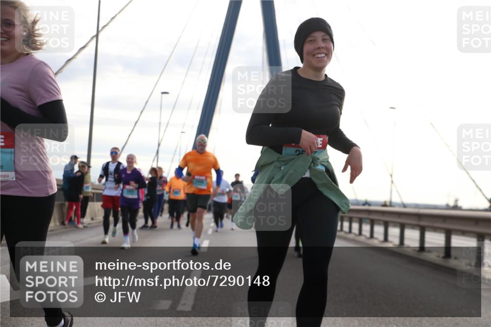 03.10.2024 - Köhlbrandbrückenlauf Jannik Wohlers http://msf.ph/oto/7290148 03.10.2024 09:34:07 Position 1  meine-sportfotos.de