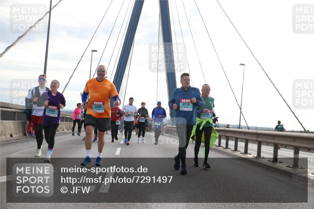 03.10.2024 - Köhlbrandbrückenlauf Jannik Wohlers http://msf.ph/oto/7291497 03.10.2024 09:34:08 Position 1 2996, 3065, 3718, 3398 meine-sportfotos.de