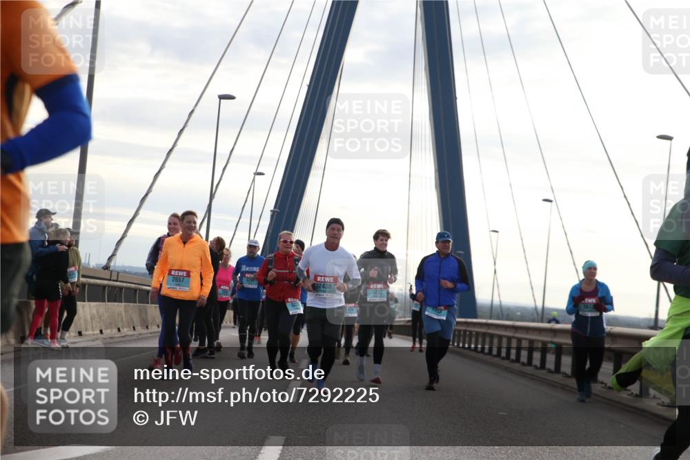 03.10.2024 - Köhlbrandbrückenlauf Jannik Wohlers http://msf.ph/oto/7292225 03.10.2024 09:34:10 Position 1 3291, 2657, 1832, 2430, 1426, 3232 meine-sportfotos.de