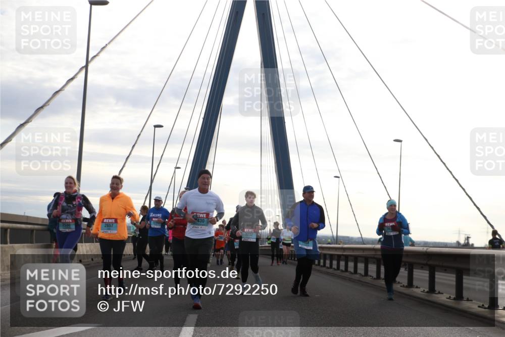03.10.2024 - Köhlbrandbrückenlauf Jannik Wohlers http://msf.ph/oto/7292250 03.10.2024 09:34:12 Position 1 430, 329, 2535, 2657, 3232 meine-sportfotos.de