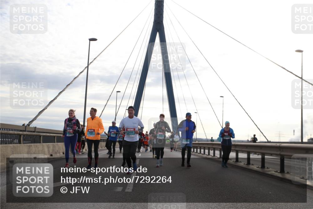 03.10.2024 - Köhlbrandbrückenlauf Jannik Wohlers http://msf.ph/oto/7292264 03.10.2024 09:34:12 Position 1 2430, 2657, 3232 meine-sportfotos.de