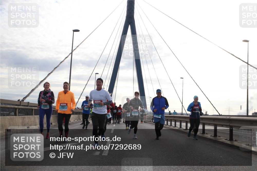 03.10.2024 - Köhlbrandbrückenlauf Jannik Wohlers http://msf.ph/oto/7292689 03.10.2024 09:34:13 Position 1 2535, 2436, 2657, 3232 meine-sportfotos.de