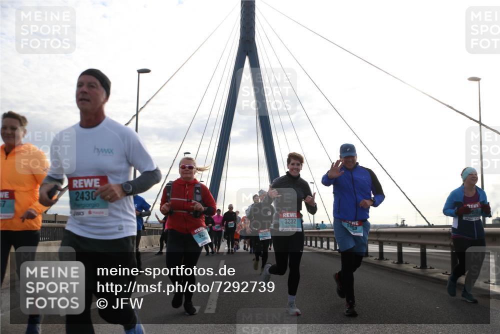 03.10.2024 - Köhlbrandbrückenlauf Jannik Wohlers http://msf.ph/oto/7292739 03.10.2024 09:34:14 Position 1 57, 2430, 3226, 1426, 3232, 1853, 672 meine-sportfotos.de