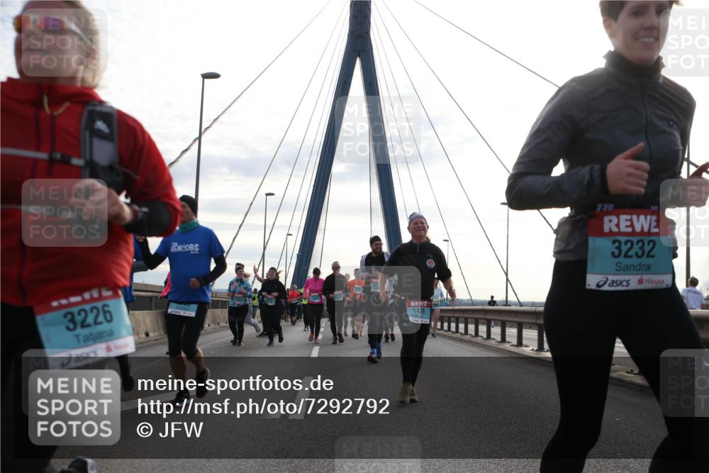 03.10.2024 - Köhlbrandbrückenlauf Jannik Wohlers http://msf.ph/oto/7292792 03.10.2024 09:34:16 Position 1 3226, 1426, 730, 3232 meine-sportfotos.de