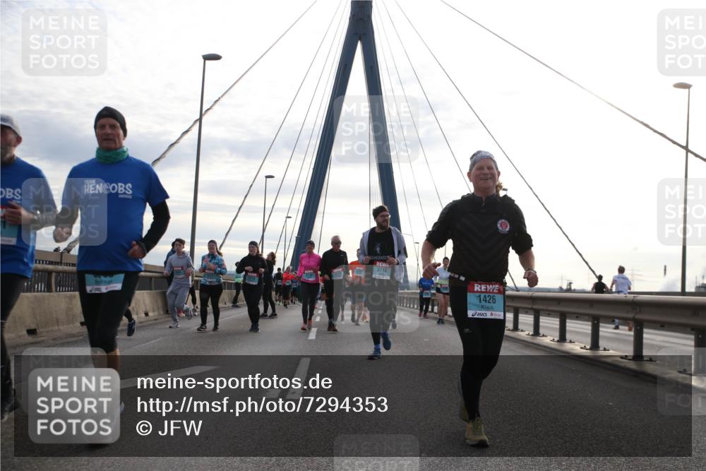 03.10.2024 - Köhlbrandbrückenlauf Jannik Wohlers http://msf.ph/oto/7294353 03.10.2024 09:34:16 Position 1 3716, 1426 meine-sportfotos.de