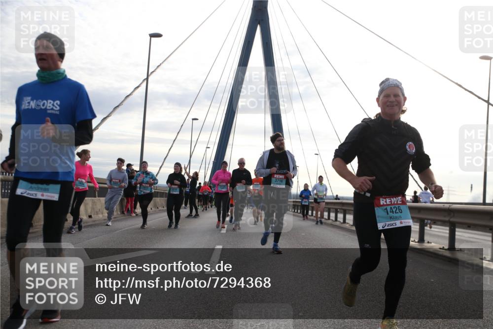 03.10.2024 - Köhlbrandbrückenlauf Jannik Wohlers http://msf.ph/oto/7294368 03.10.2024 09:34:17 Position 1 3171, 1832, 18161, 3716, 1426 meine-sportfotos.de