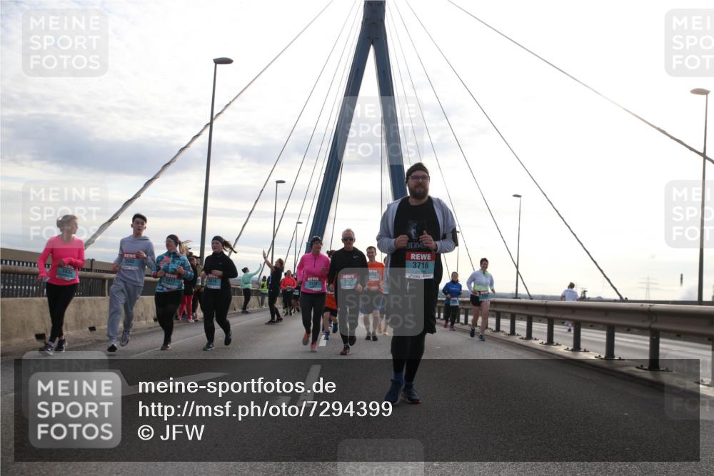 03.10.2024 - Köhlbrandbrückenlauf Jannik Wohlers http://msf.ph/oto/7294399 03.10.2024 09:34:18 Position 1 3583, 3170, 3171, 1817, 3716 meine-sportfotos.de