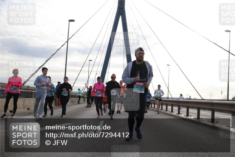 03.10.2024 - Köhlbrandbrückenlauf Jannik Wohlers http://msf.ph/oto/7294412 03.10.2024 09:34:18 Position 1 1832, 3170, 1816, 3171, 3716 meine-sportfotos.de