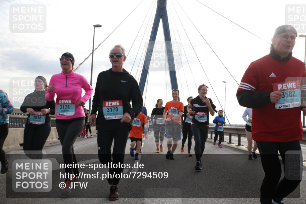03.10.2024 - Köhlbrandbrückenlauf Jannik Wohlers http://msf.ph/oto/7294509 03.10.2024 09:34:20 Position 1 1816, 3171, 3, 3170, 1267, 3247, 3582, 3155, 3495, 1244 meine-sportfotos.de