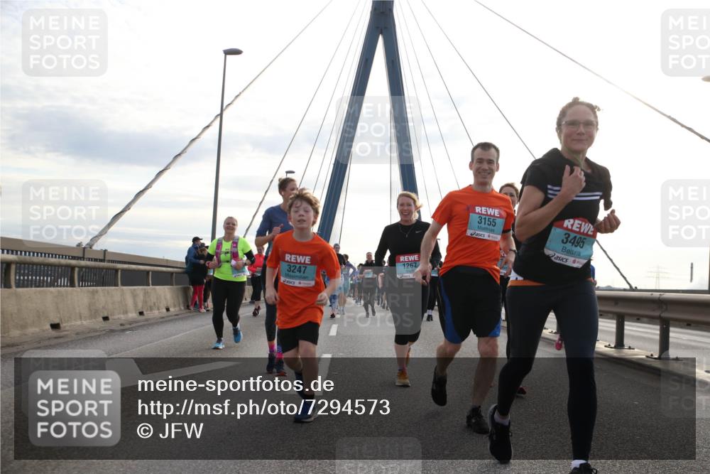 03.10.2024 - Köhlbrandbrückenlauf Jannik Wohlers http://msf.ph/oto/7294573 03.10.2024 09:34:22 Position 1 3247, 1267, 3155, 3495 meine-sportfotos.de