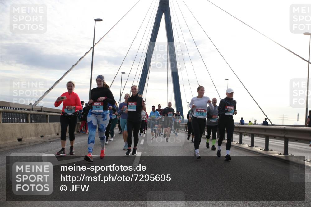 03.10.2024 - Köhlbrandbrückenlauf Jannik Wohlers http://msf.ph/oto/7295695 03.10.2024 09:34:26 Position 1 2443, 3498, 3241, 2176 meine-sportfotos.de