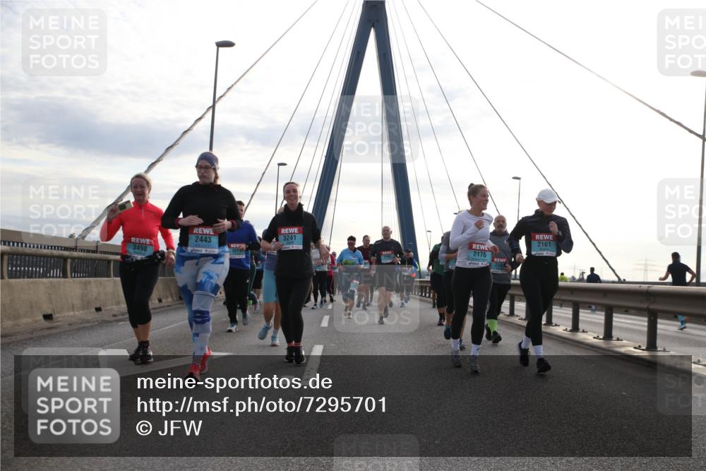 03.10.2024 - Köhlbrandbrückenlauf Jannik Wohlers http://msf.ph/oto/7295701 03.10.2024 09:34:26 Position 1 3498, 2443, 3241, 261, 2176, 2161 meine-sportfotos.de