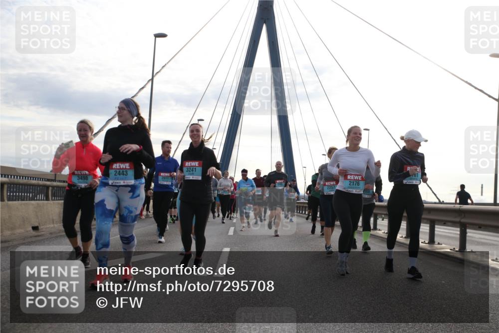 03.10.2024 - Köhlbrandbrückenlauf Jannik Wohlers http://msf.ph/oto/7295708 03.10.2024 09:34:26 Position 1 3498, 2443, 3241, 2611, 2176, 2257 meine-sportfotos.de