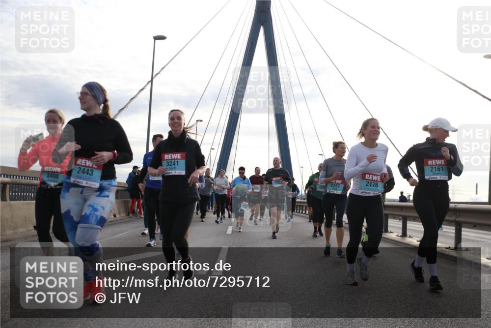 03.10.2024 - Köhlbrandbrückenlauf Jannik Wohlers http://msf.ph/oto/7295712 03.10.2024 09:34:27 Position 1 3498, 2443, 3241, 2257, 2176, 2161 meine-sportfotos.de