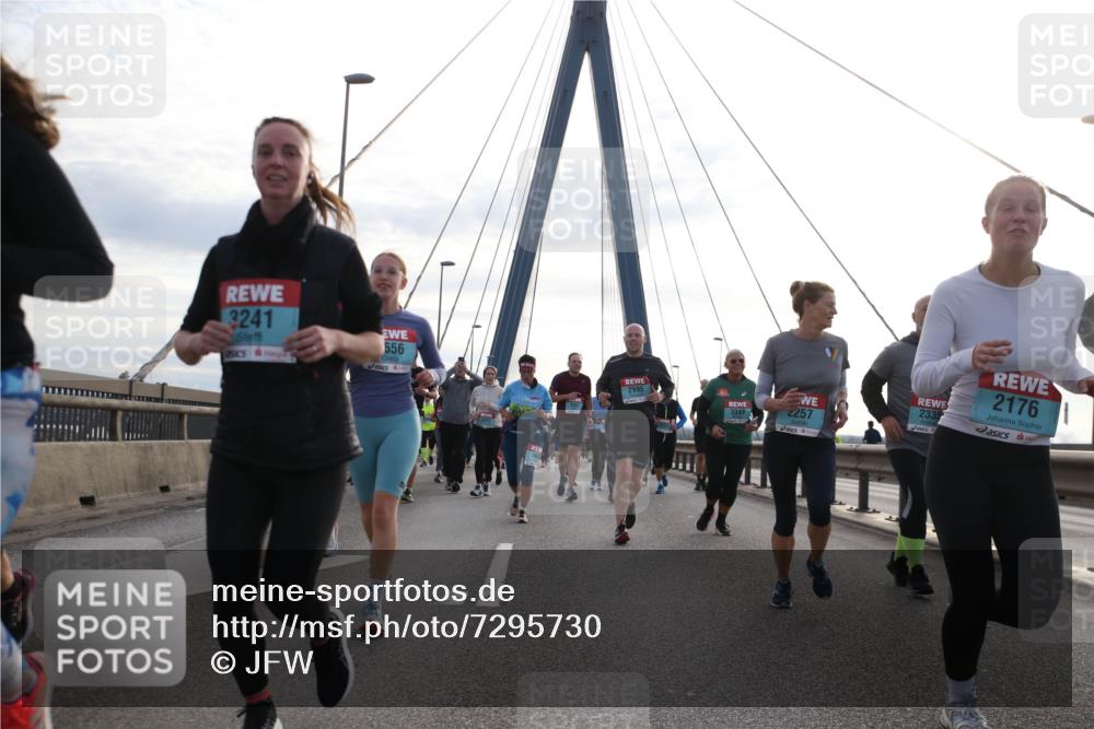 03.10.2024 - Köhlbrandbrückenlauf Jannik Wohlers http://msf.ph/oto/7295730 03.10.2024 09:34:27 Position 1 3241, 656, 2995, 2335, 2176, 3349, 2257 meine-sportfotos.de