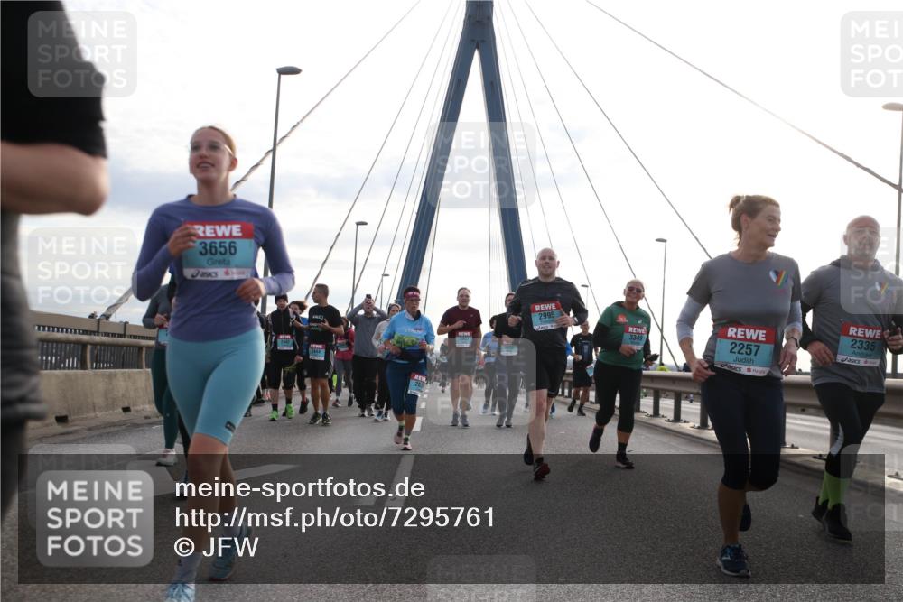 03.10.2024 - Köhlbrandbrückenlauf Jannik Wohlers http://msf.ph/oto/7295761 03.10.2024 09:34:28 Position 1 3656, 2995, 3349, 2257, 2335 meine-sportfotos.de