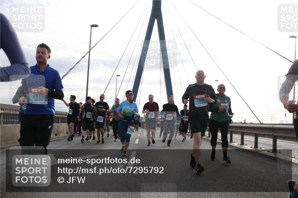 03.10.2024 - Köhlbrandbrückenlauf Jannik Wohlers http://msf.ph/oto/7295792 03.10.2024 09:34:29 Position 1 261, 3407, 3439, 2444, 267, 2995 meine-sportfotos.de