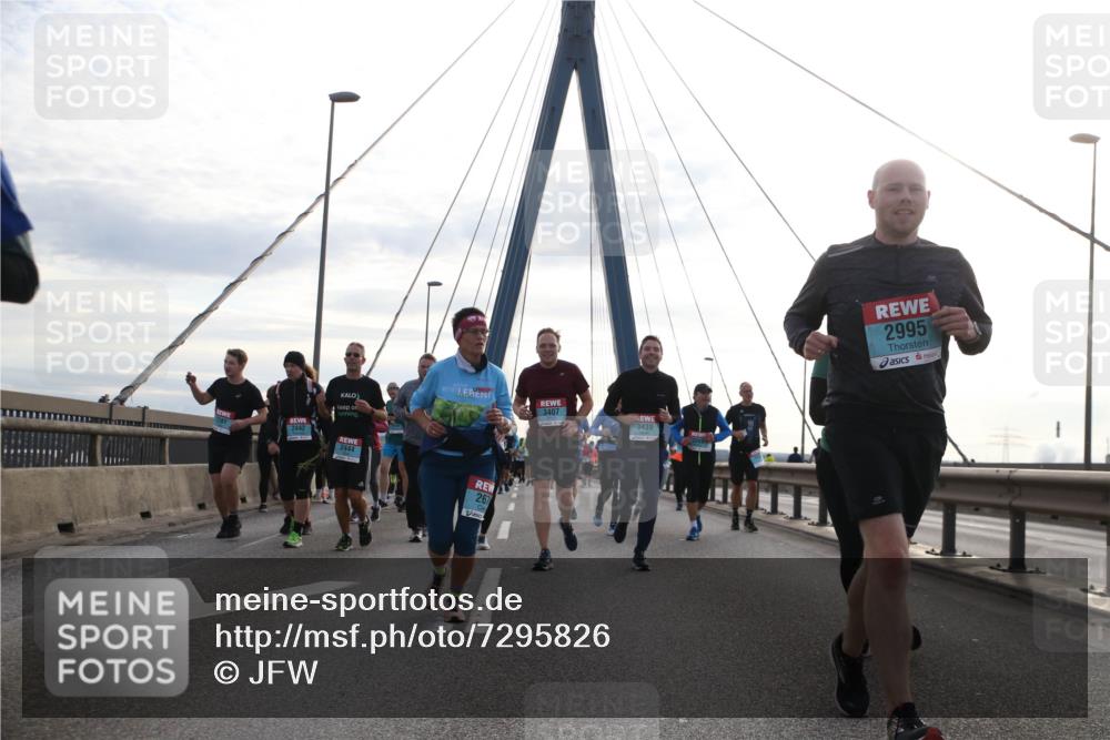 03.10.2024 - Köhlbrandbrückenlauf Jannik Wohlers http://msf.ph/oto/7295826 03.10.2024 09:34:29 Position 1 3407, 3439, 2442, 2444, 267, 2995 meine-sportfotos.de