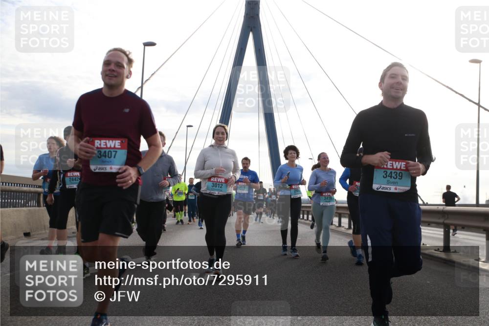 03.10.2024 - Köhlbrandbrückenlauf Jannik Wohlers http://msf.ph/oto/7295911 03.10.2024 09:34:32 Position 1 2442, 3407, 3012, 3078, 3419, 3439 meine-sportfotos.de
