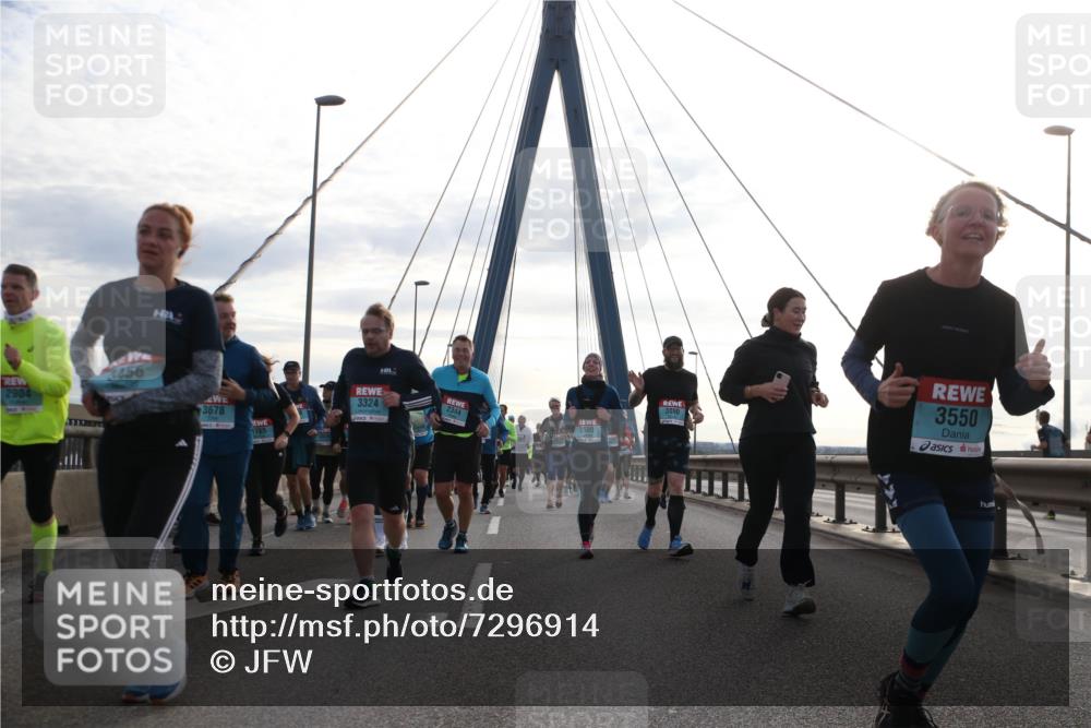03.10.2024 - Köhlbrandbrückenlauf Jannik Wohlers http://msf.ph/oto/7296914 03.10.2024 09:34:37 Position 1 2904, 3456, 3324, 2344, 3090, 3678, 2500, 1765, 3550 meine-sportfotos.de
