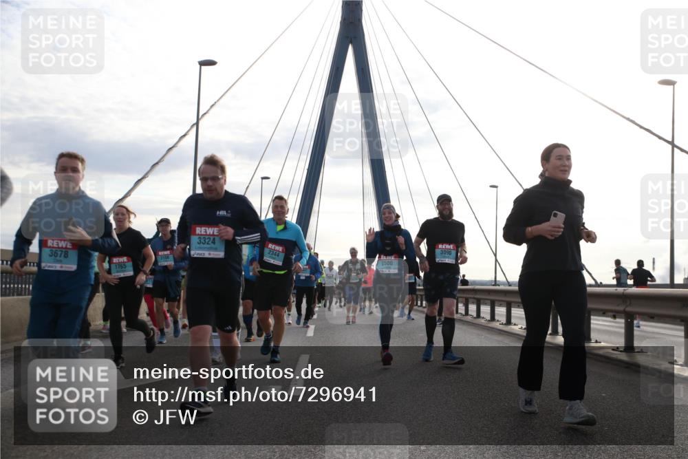 03.10.2024 - Köhlbrandbrückenlauf Jannik Wohlers http://msf.ph/oto/7296941 03.10.2024 09:34:37 Position 1 3324, 3678, 3108, 1765, 3090, 2344, 2500 meine-sportfotos.de