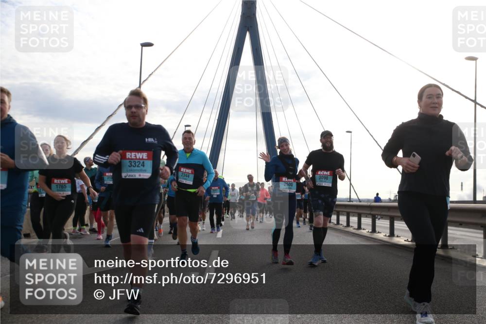 03.10.2024 - Köhlbrandbrückenlauf Jannik Wohlers http://msf.ph/oto/7296951 03.10.2024 09:34:38 Position 1 3324, 2344, 310, 1765, 47, 3090, 2500 meine-sportfotos.de