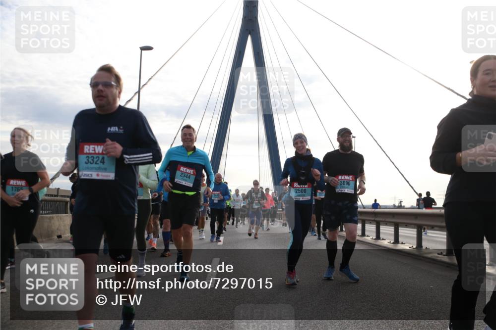 03.10.2024 - Köhlbrandbrückenlauf Jannik Wohlers http://msf.ph/oto/7297015 03.10.2024 09:34:38 Position 1 1765, 3324, 2344, 3447, 2500, 3090 meine-sportfotos.de