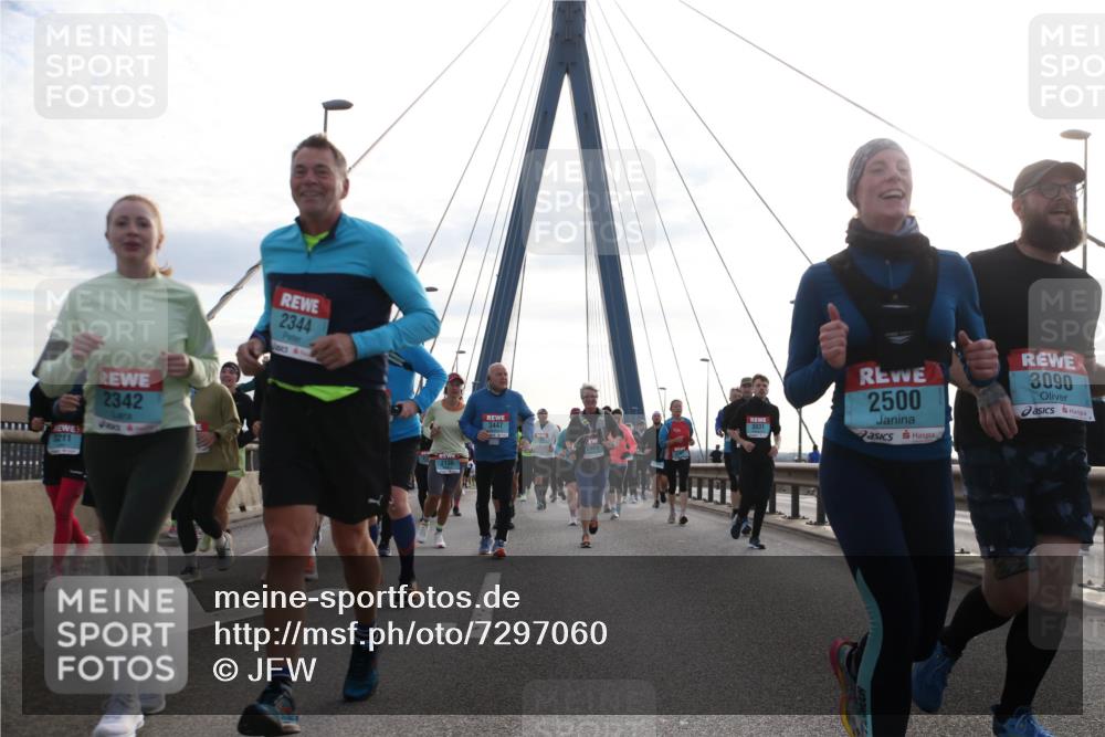 03.10.2024 - Köhlbrandbrückenlauf Jannik Wohlers http://msf.ph/oto/7297060 03.10.2024 09:34:39 Position 1 3211, 2342, 2344, 3031, 2500, 3090, 3447 meine-sportfotos.de