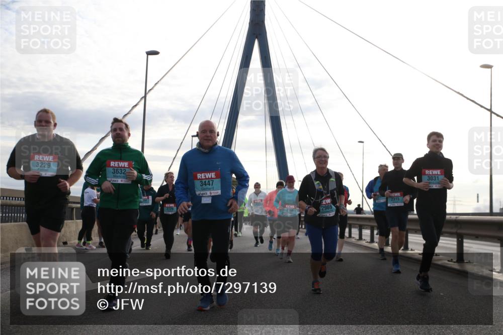 03.10.2024 - Köhlbrandbrückenlauf Jannik Wohlers http://msf.ph/oto/7297139 03.10.2024 09:34:41 Position 1 3229, 3632, 2729, 3447, 2315, 2168, 2969, 3031 meine-sportfotos.de