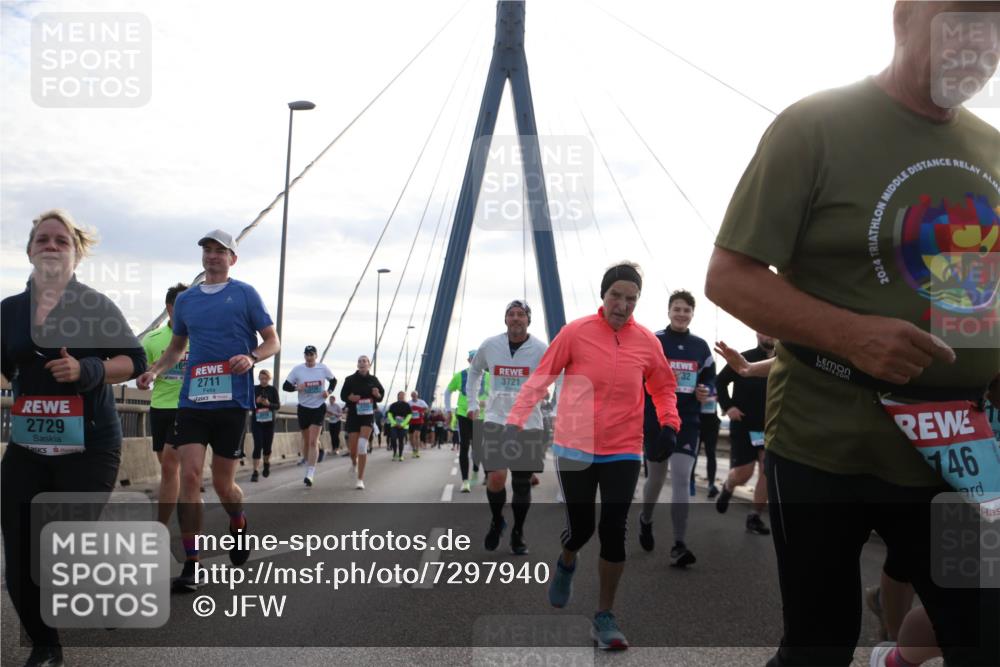 03.10.2024 - Köhlbrandbrückenlauf Jannik Wohlers http://msf.ph/oto/7297940 03.10.2024 09:34:44 Position 1 2729, 2711, 3721, 32, 2024, 146 meine-sportfotos.de