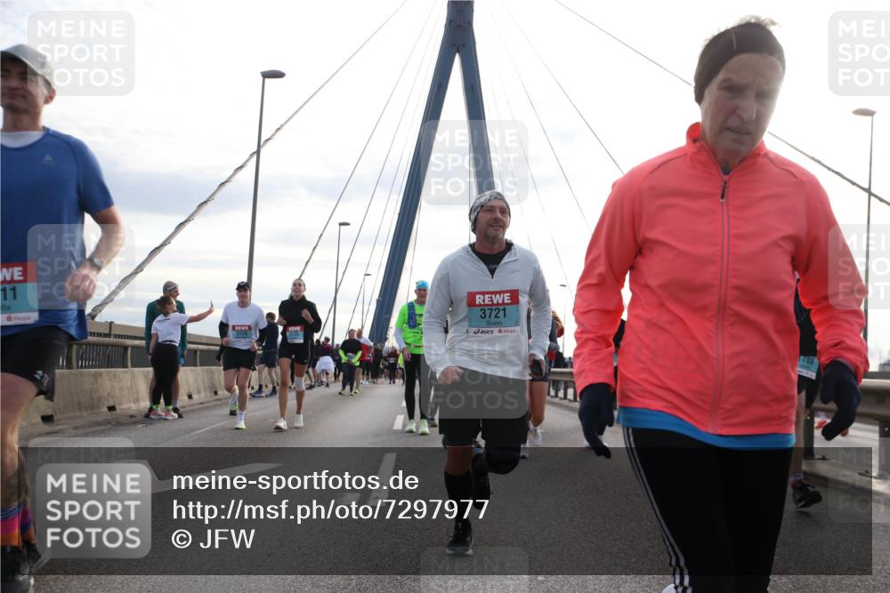 03.10.2024 - Köhlbrandbrückenlauf Jannik Wohlers http://msf.ph/oto/7297977 03.10.2024 09:34:45 Position 1 11, 3726, 3723, 3721, 1789 meine-sportfotos.de