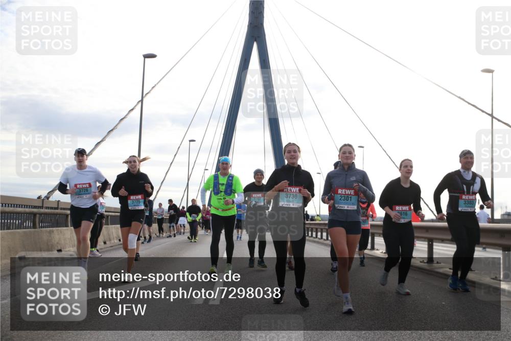 03.10.2024 - Köhlbrandbrückenlauf Jannik Wohlers http://msf.ph/oto/7298038 03.10.2024 09:34:46 Position 1 3726, 3730, 3257, 2301, 3725, 616, 3303 meine-sportfotos.de