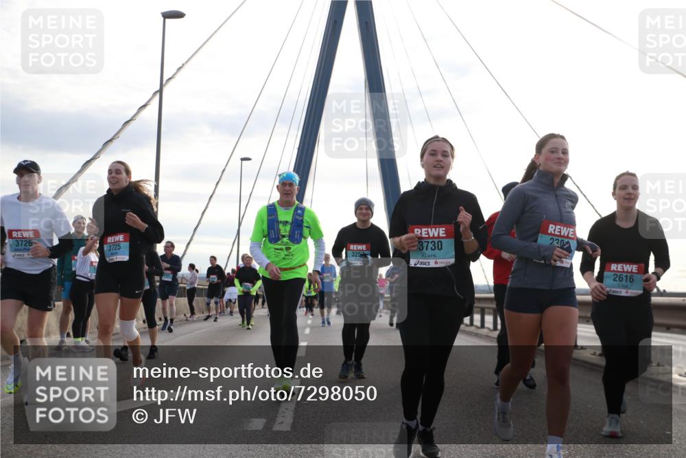 03.10.2024 - Köhlbrandbrückenlauf Jannik Wohlers http://msf.ph/oto/7298050 03.10.2024 09:34:47 Position 1 3726, 3725, 3253, 3730, 230, 2616 meine-sportfotos.de