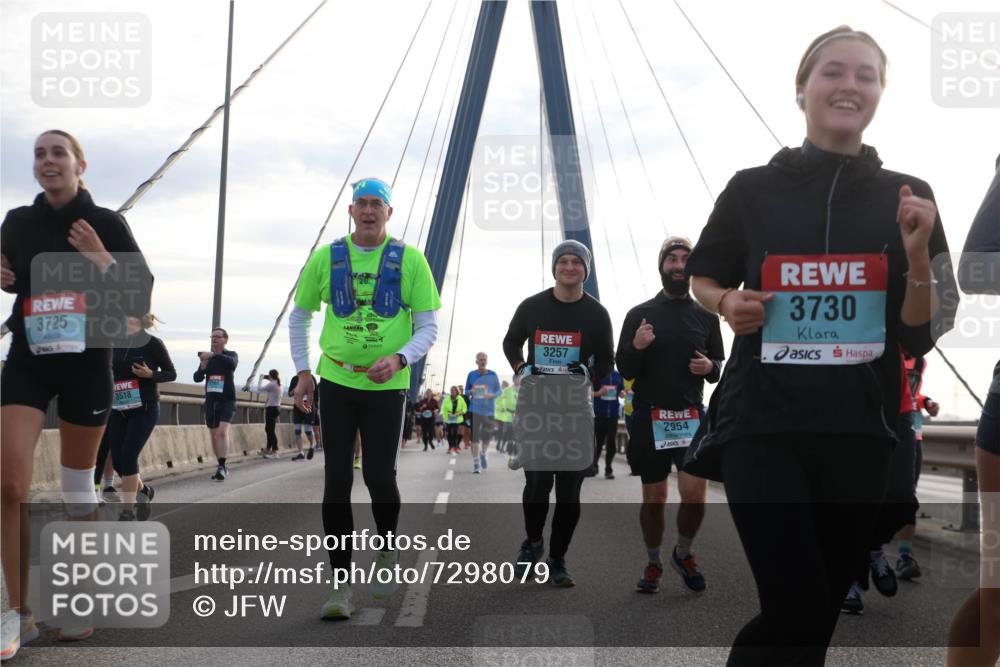 03.10.2024 - Köhlbrandbrückenlauf Jannik Wohlers http://msf.ph/oto/7298079 03.10.2024 09:34:47 Position 1 3725, 3518, 3257, 1, 2954, 3730 meine-sportfotos.de