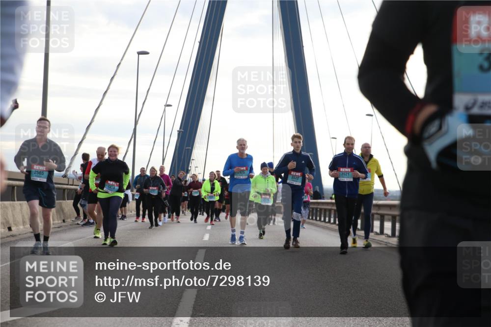 03.10.2024 - Köhlbrandbrückenlauf Jannik Wohlers http://msf.ph/oto/7298139 03.10.2024 09:34:49 Position 1 2565, 2378, 2781, 2925, 2778, 3521, 3522, 3 meine-sportfotos.de